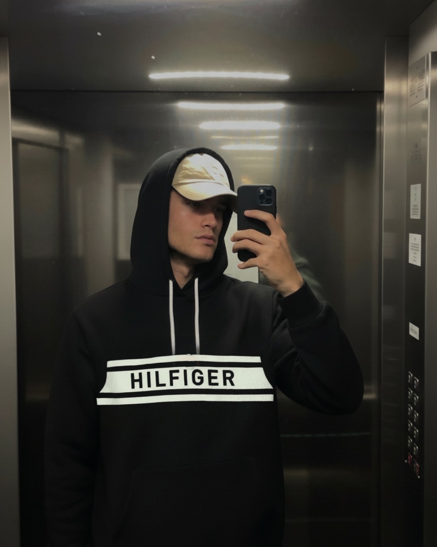 Tommy Hilfiger Mens Vintage Fit Graphic Hoodie